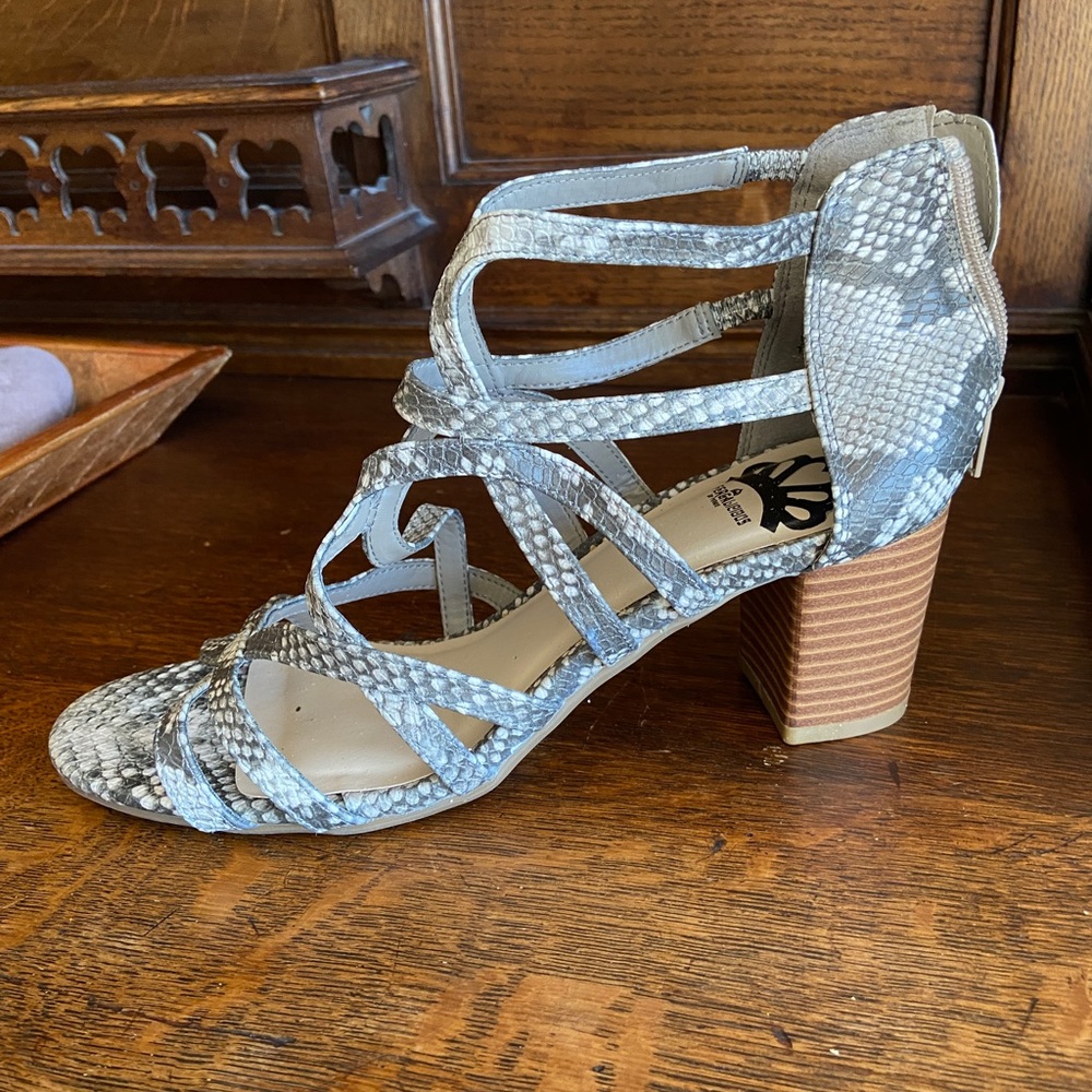 SANDALS -SNAKE  STRAPS